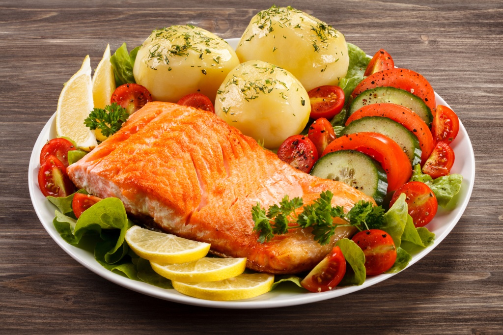 Fish_Food_Potato_Vegetables_Lemons_Plate_553003_5616x3744.jpg